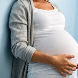 La manucure chez la femme enceinte est à proscrire après 7 mois